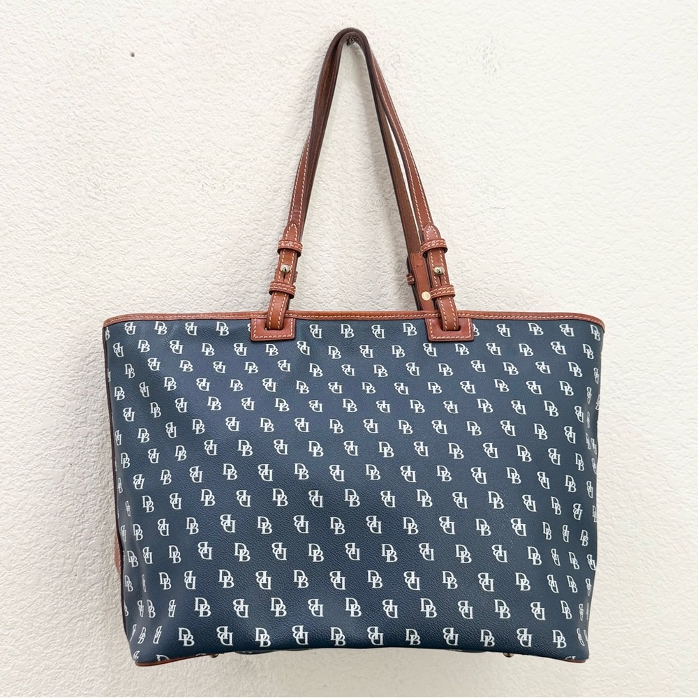 Dooney & Bourke Gretta Leisure Signature Monogram Navy Coated Canvas Large Tote - Picture 7 of 16